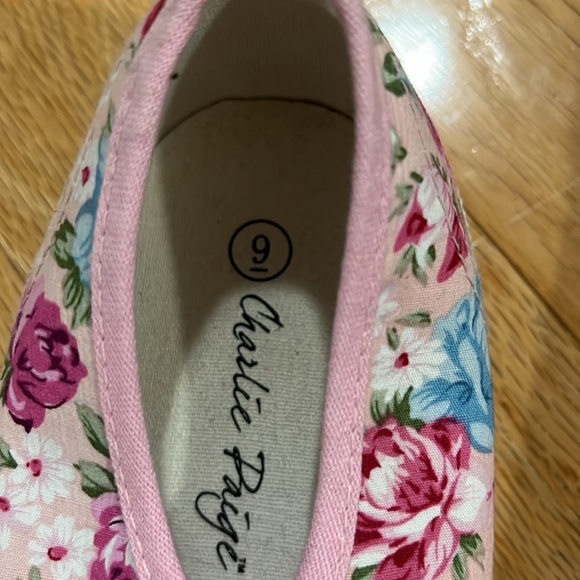 Pink Floral Tennis Shoes - Size 9 - Picture 3 of 4